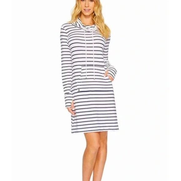 Lilly Pulitzer Dresses & Skirts - LILLY PULITZER navy stripe hillary UPF 50+ dress size M
